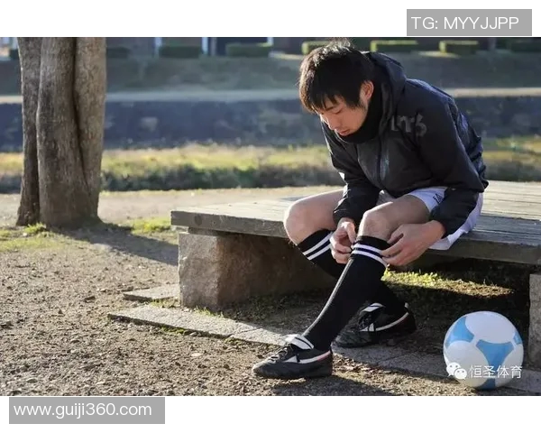 穿短袜踢球的足球明星们揭秘他们的独特风格与赛场表现